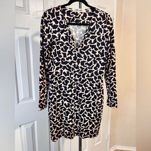 Diane Von Furstenberg Black and Beige Printed V-Neck Long Sleeve Dress